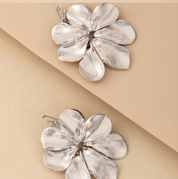 NEW SILVER FLOWER DANGLE EARRINGS #2203-1 - Picture 4 of 6